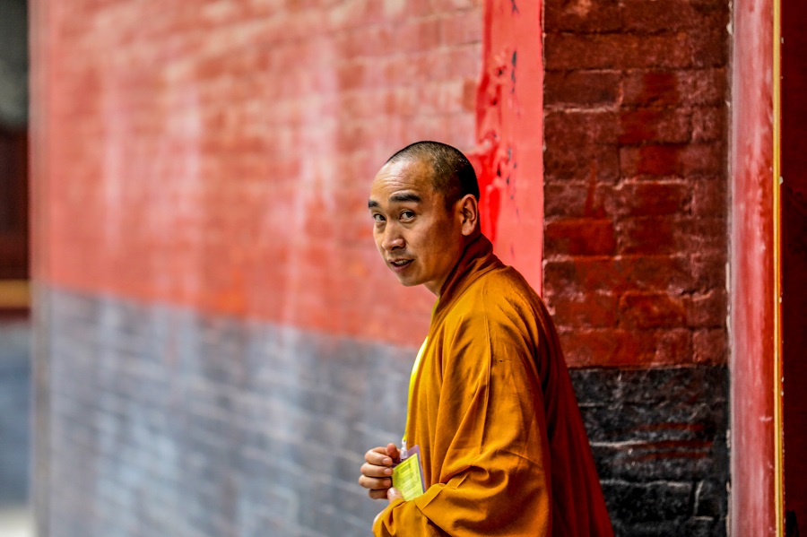 Marcus-Reubenstein-Fleeting-Glance-Henan-Province-2018-photograph_THUMB.jpg